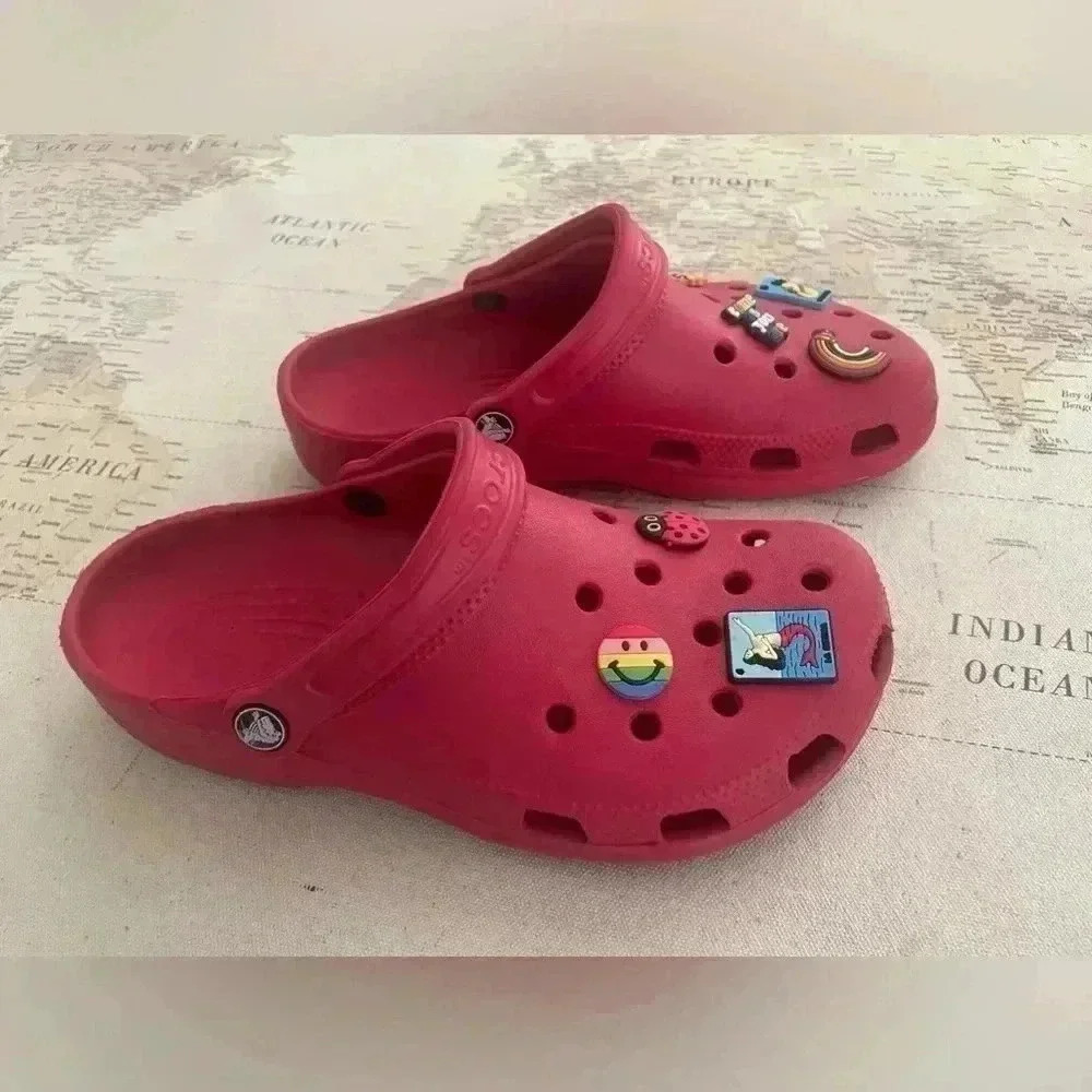 Crocs Classic Clog Varsity Red
W/Jibbits - Picture 6 of 9